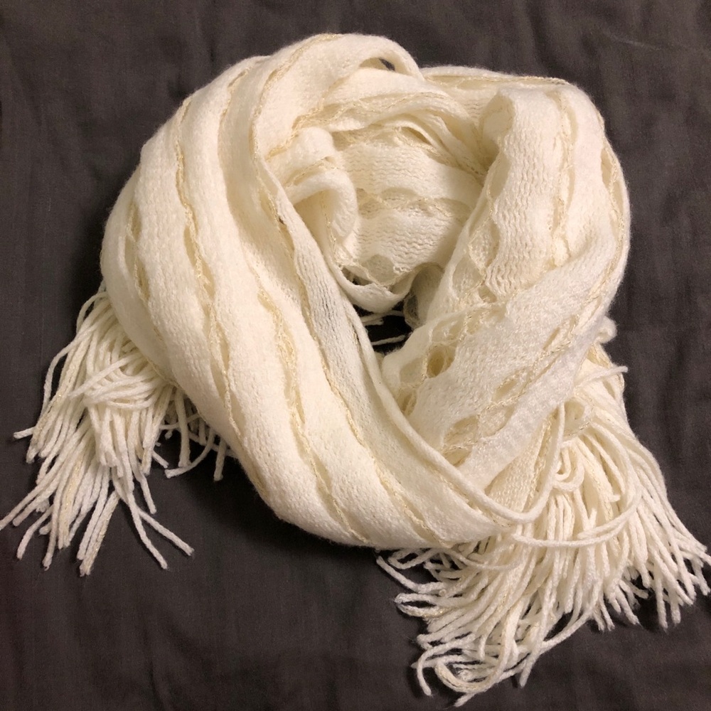 2/$10🌷Gold thread open knit scarf/poncho